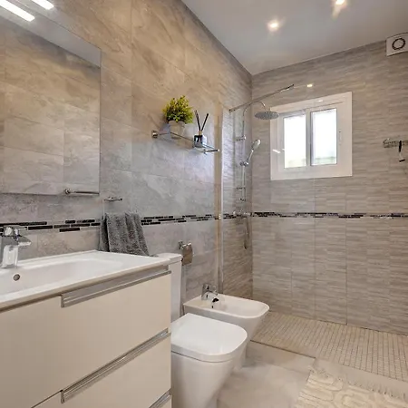 New Luxury Tuulia With Private Pool And Parking Фуенхірола