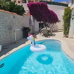 ヴィラ New Luxury Tuulia With Private Pool And Parking フエンヒロラ