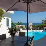 New Luxury Tuulia With Private Pool And Parking フエンヒロラ