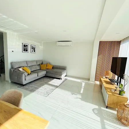 别墅 New Luxury Tuulia With Private Pool And Parking