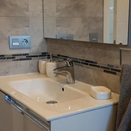 New Luxury Tuulia With Private Pool And Parking *