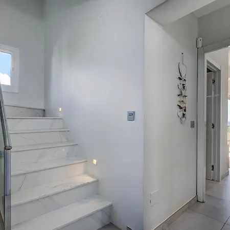 New Luxury Tuulia With Private Pool And Parking