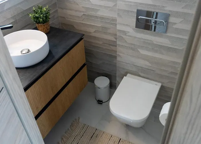 别墅 New Luxury Tuulia With Private Pool And Parking 丰希罗拉