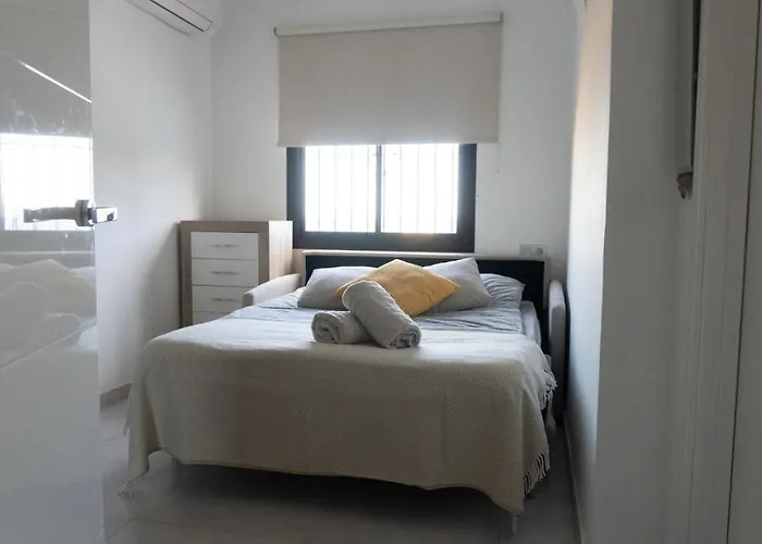 别墅 New Luxury Tuulia With Private Pool And Parking 丰希罗拉