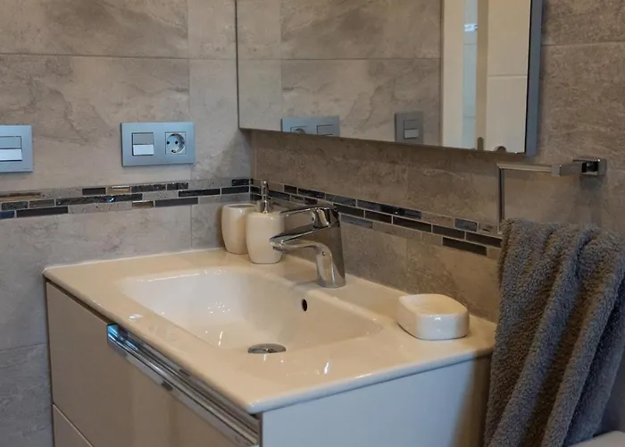 New Luxury Tuulia With Private Pool And Parking *