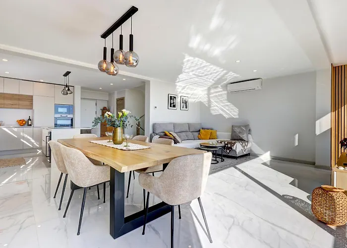 New Luxury Tuulia With Private Pool And Parking 别墅 丰希罗拉