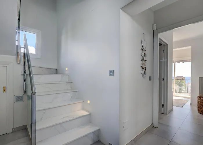 New Luxury Tuulia With Private Pool And Parking