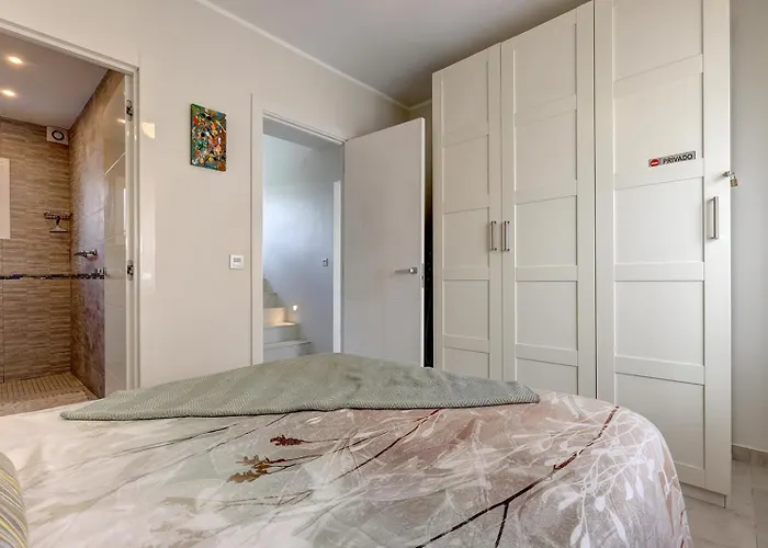 别墅 New Luxury Tuulia With Private Pool And Parking 丰希罗拉