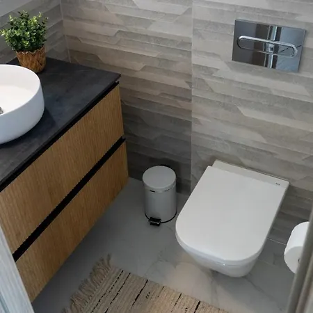 וילה New Luxury Tuulia With Private Pool And Parking פואנגירולה