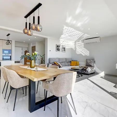 New Luxury Tuulia With Private Pool And Parking וילה פואנגירולה