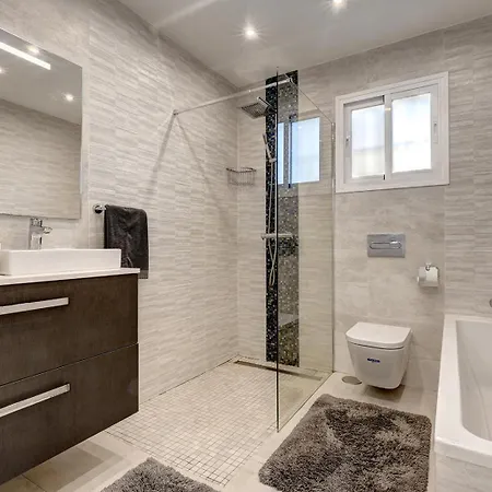 וילה New Luxury Tuulia With Private Pool And Parking פואנגירולה